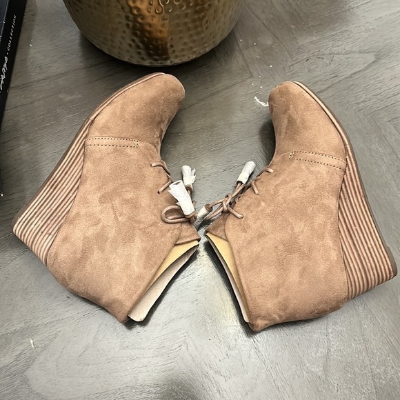 WOMEN'S DR. SCHOLLS DAKOTA WEDGE BOOTIES (WIDE) - Picture 5 of 13